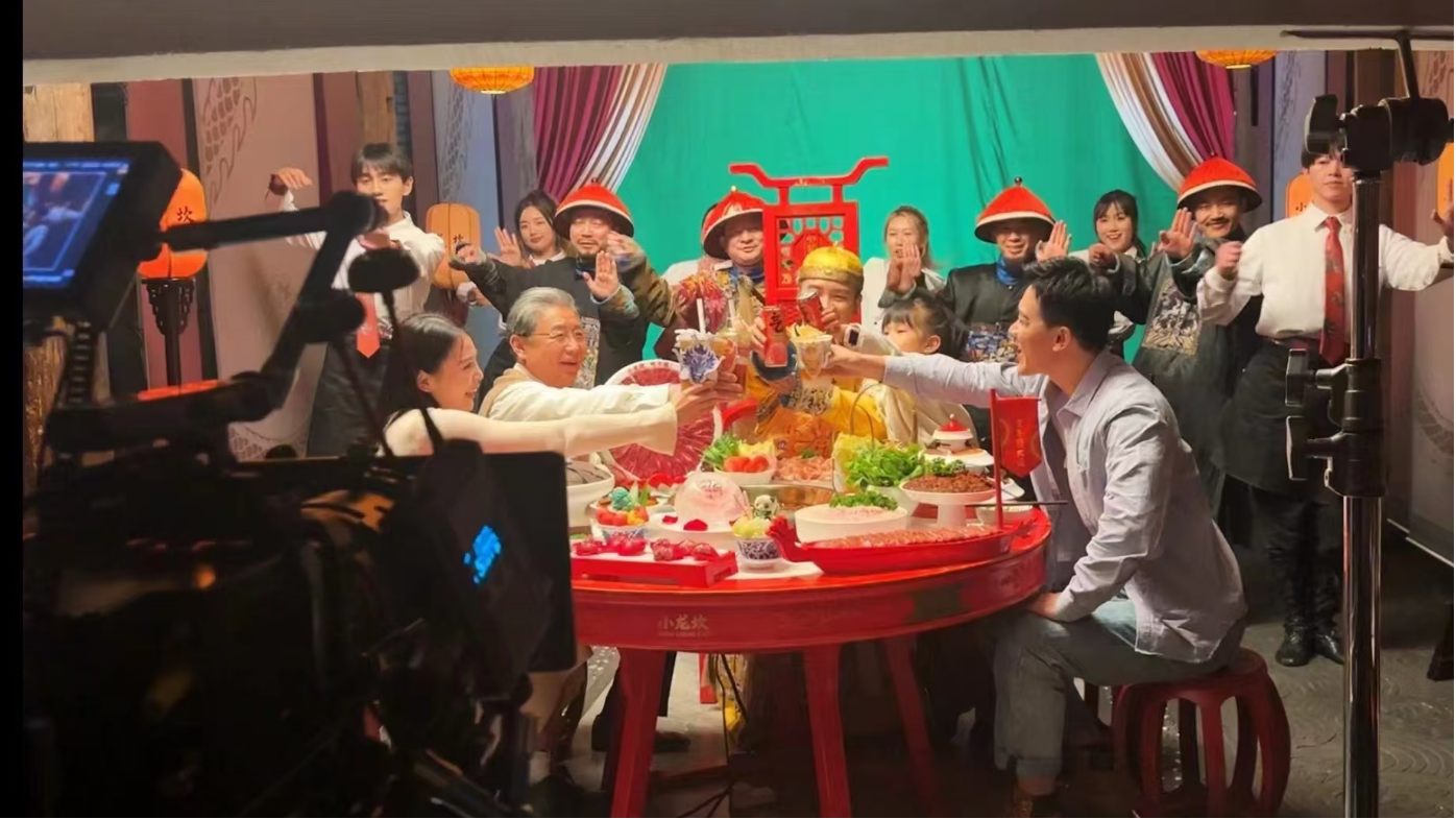 小龙坎《龙年第一顿》片场花絮 2